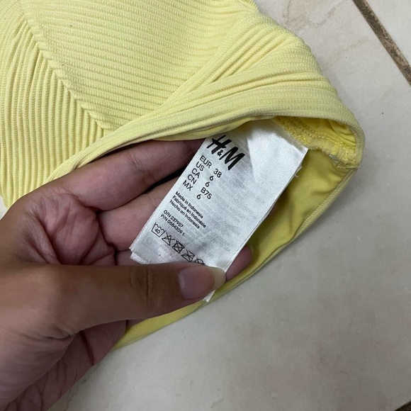 Butter / pale yellow H&M bikini top - Picture 3 of 3